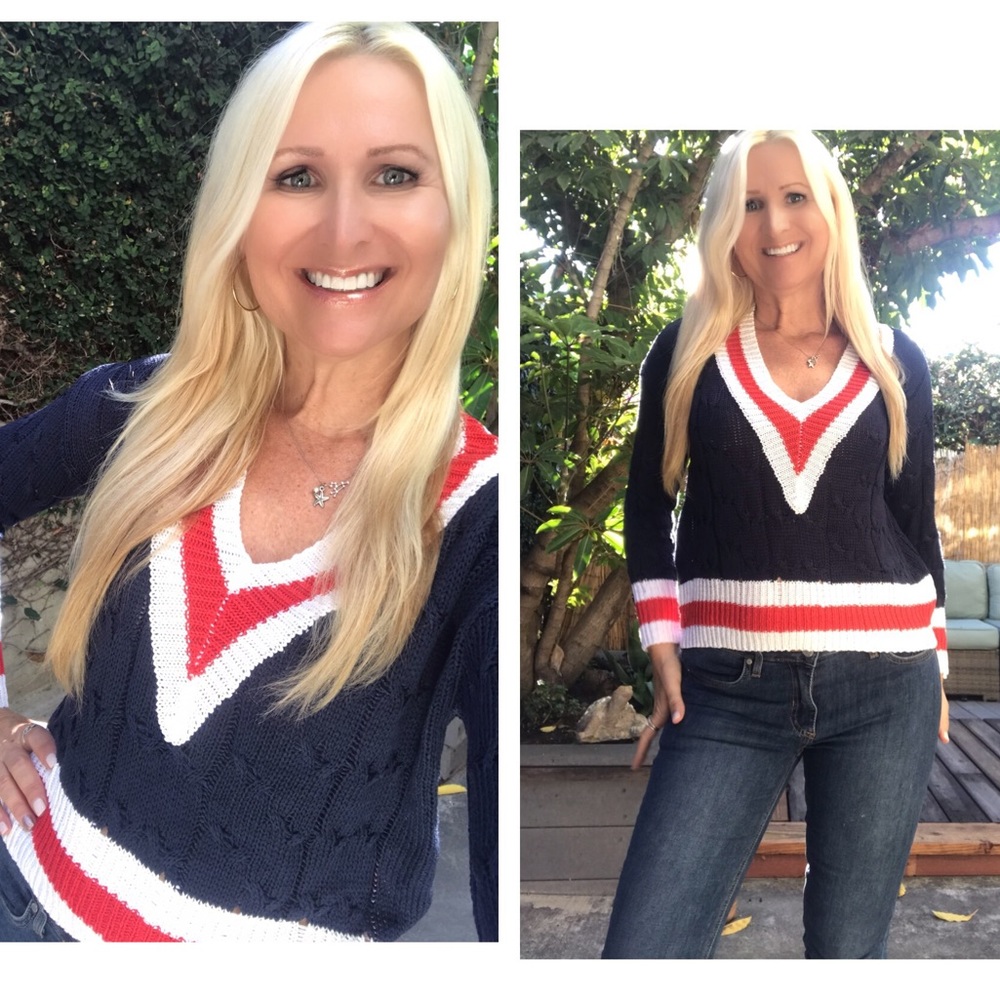 ❄️Classic Navy Nautical V- Neck Sweater 🤩